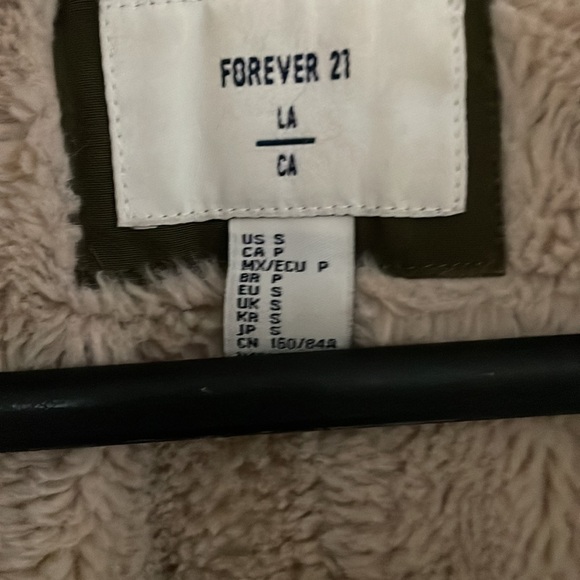 Forever 21 green army jacket. Size small - Picture 8 of 9